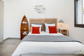2 Schlafzimmer, Schreibtisch, Bügeleisen/Bügelbrett, Reisekinderbett