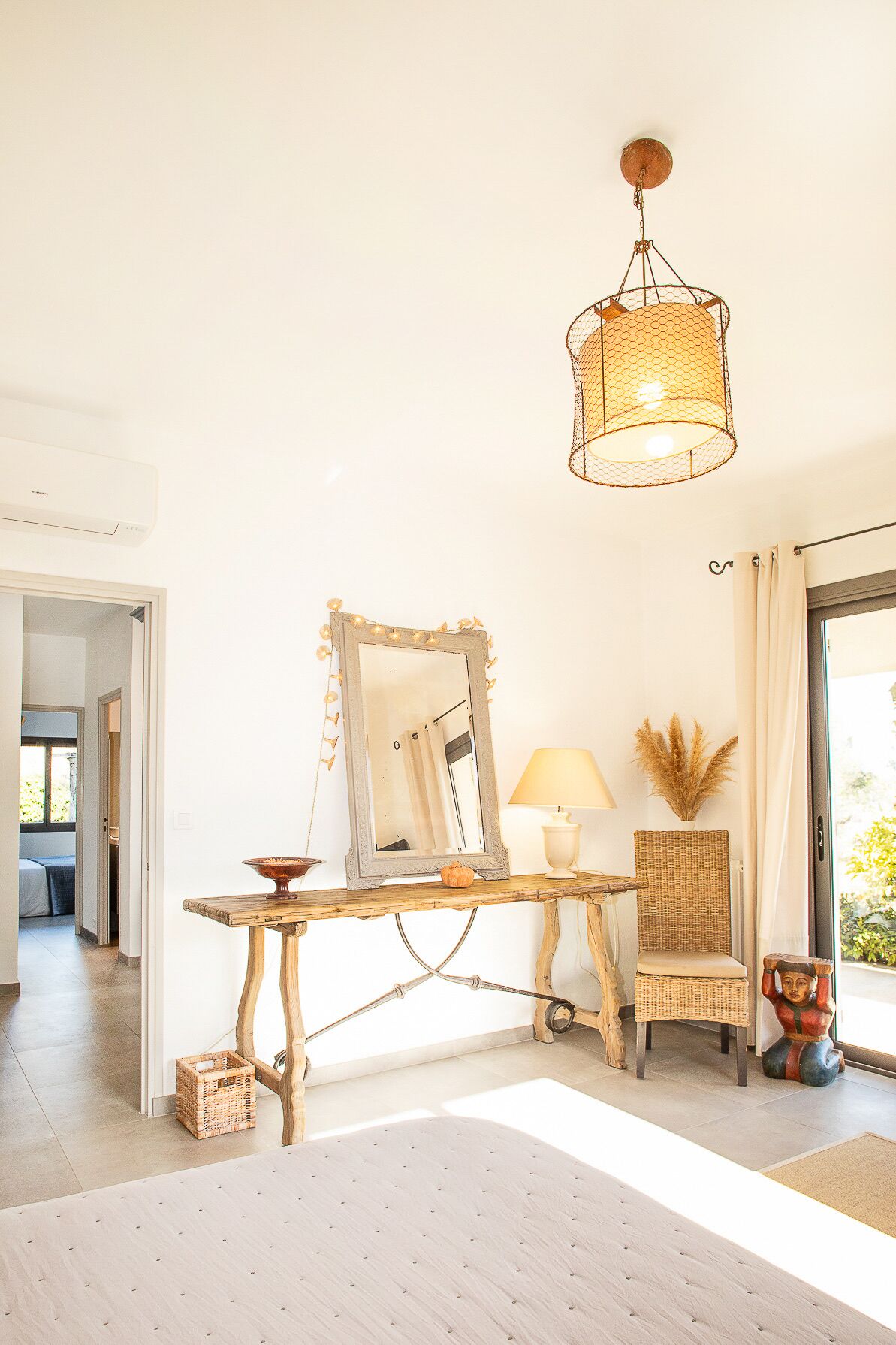 2 chambres, bureau, fer et planche à repasser, lit parapluie