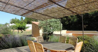 Bedoin Villa neuve ( 100m centre village) pied du Ventoux, piscine privée