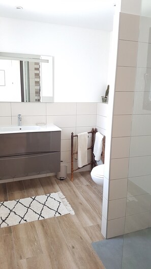 Shower, hair dryer, towels, soap - New villa Porto-Vecchio close to the beaches. (Porto-Vecchio)