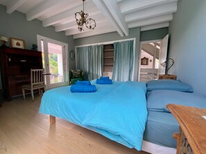 4 bedrooms, in-room safe, desk, iron/ironing board