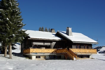 Chalet façade plein sud,
terrasse et solarium