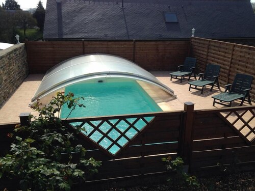 komfortables Ferienhaus in der Ruhe von Calvados mit beheiztem Pool