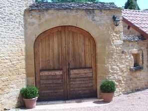 Exterior detail - Perigordian house with indoor heated pool 28°. (Saint-Amand-De-Coly)