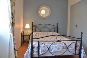 5 bedrooms, iron/ironing board, travel cot