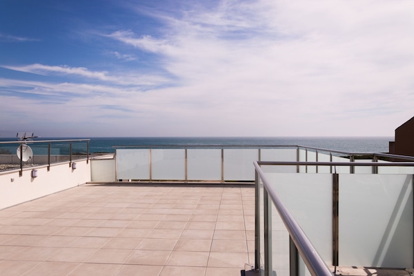 Toit terrasse, solarium de 80 m2 avec vue panoramique de 360° sur mer et lagune