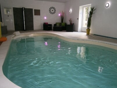 Cottage 8 people with heated indoor pool and fishing pond.