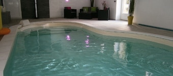 Cottage 8 people with heated indoor pool and fishing pond.