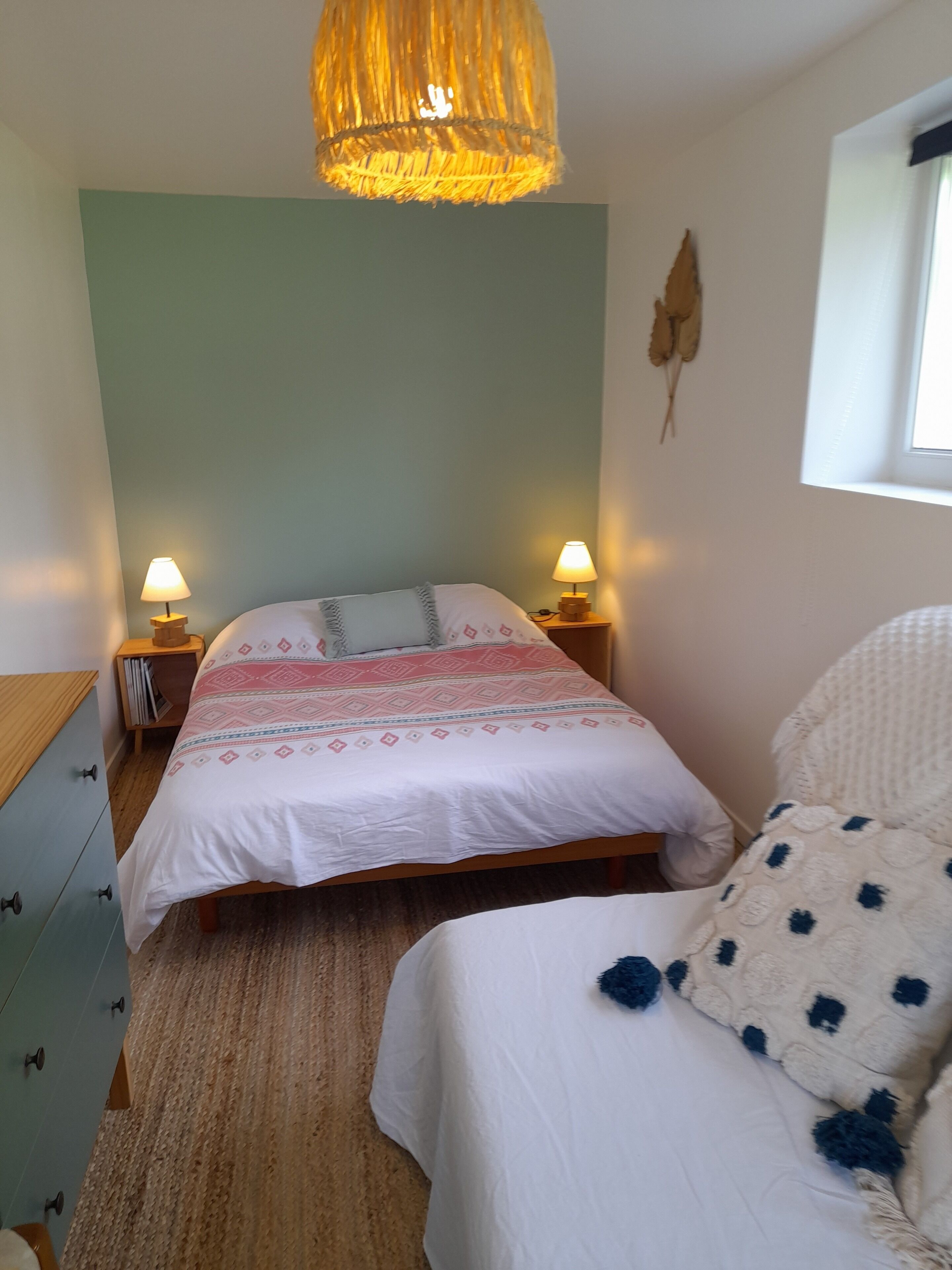 4 habitaciones, tabla de planchar con plancha, cuna de viaje y wifi 