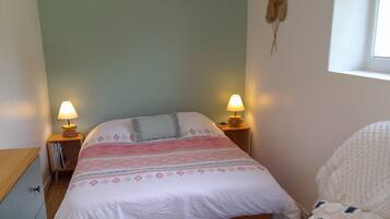 4 habitaciones, tabla de planchar con plancha, cuna de viaje y wifi