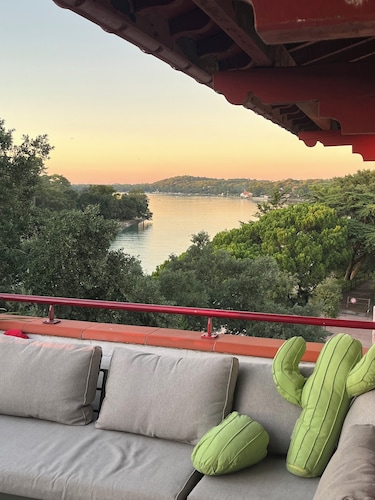 Magnificent Lake View, Hossegor City Center, 10 min walk to the Ocean, Large Terrace