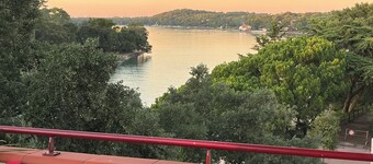 Magnificent Lake View, Hossegor City Center, 10 min walk to the Ocean, Large Terrace