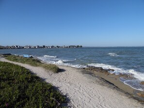 Plage à proximité, chaises longues