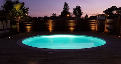 Typische Landaise Villa mit Schwimmbad