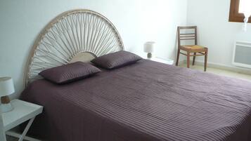 2 slaapkamers, een strijkplank/strijkijzer, gratis wifi