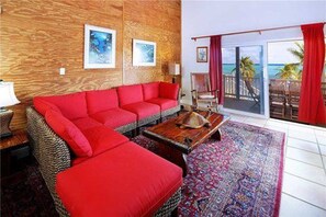 家庭别墅, 多张床, 无烟房, 海滩景观 | 起居区 | 平板电视