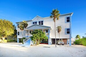 Front of property - Sir Turtle Beach Villas (Little Cayman)
