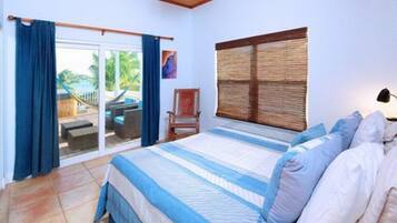 Villa Familiale, plusieurs lits, non-fumeurs, vue plage | 4 chambres, draps en coton égyptien, literie de qualité supérieure