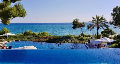 Salou superb 1st line air-conditioned apartment, wifi, direct access to the sea.