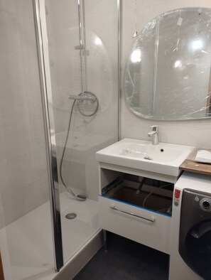 Bathtub, hair dryer, towels - Appt 6 pers Tignes le Lac, WIFI, Ski-in ski-out, shops, ESF, summer activities (Tignes)