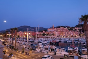Marina - 4 room apartment on the ground floor of villa for 6-8 people with all mod cons (Menton)