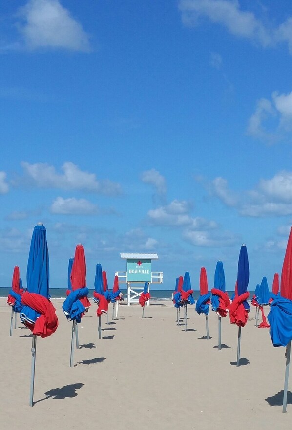 Plage à proximité, chaise longue