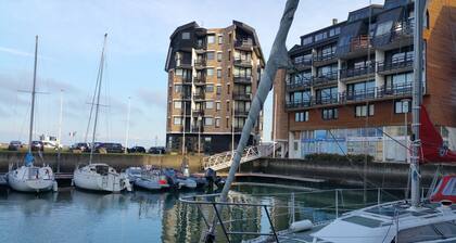 Stunning triplex with views of the ocean and the marina from the balcony, close to downtown
