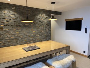 Luokittelematon kuva, 3 kautta 35, painike