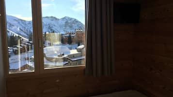 3 bedrooms, desk, free WiFi, bed sheets