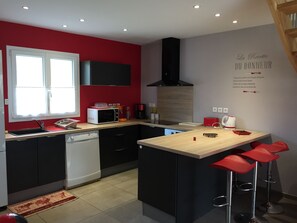 Frigorífic, microones, forn i placa de cuina 