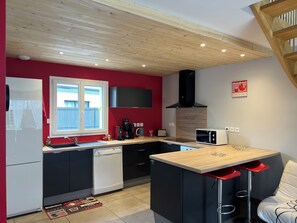 Réfrigérateur, micro-ondes, four, plaque de cuisson