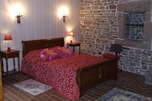 6 bedrooms, iron/ironing board, WiFi - Beauvoir mansion 8 km from the Mont Saint Michel. (Roz-Sur-Couesnon)