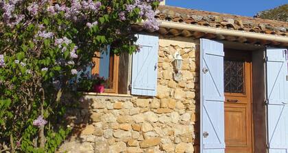 Separated studio on a fenced lot entering the Gorges du Verdon
