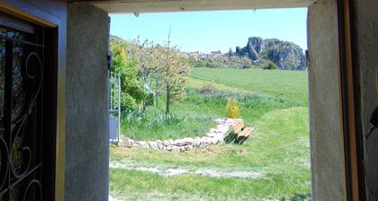 Separated studio on a fenced lot entering the Gorges du Verdon