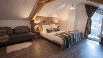 9 bedrooms, iron/ironing board, free WiFi, bed sheets