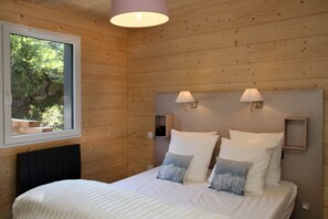 9 bedrooms, iron/ironing board, free WiFi, bed sheets