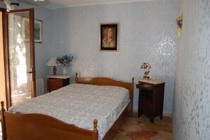 5 bedrooms, iron/ironing board, free WiFi