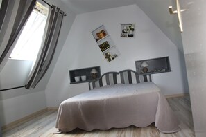 4 室のベッドルーム、アイロン / アイロン台、WiFi