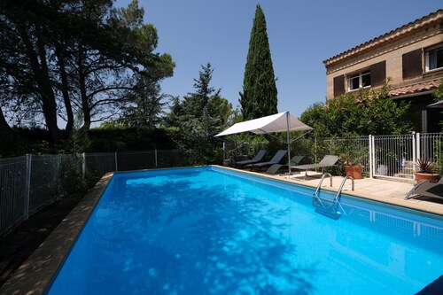 Vacation rental pool CHATEAUNEUF LE ROUGE LS7-80.