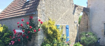 Charmerende byhus nær strandene i Normandiet og Pegasus Bridge