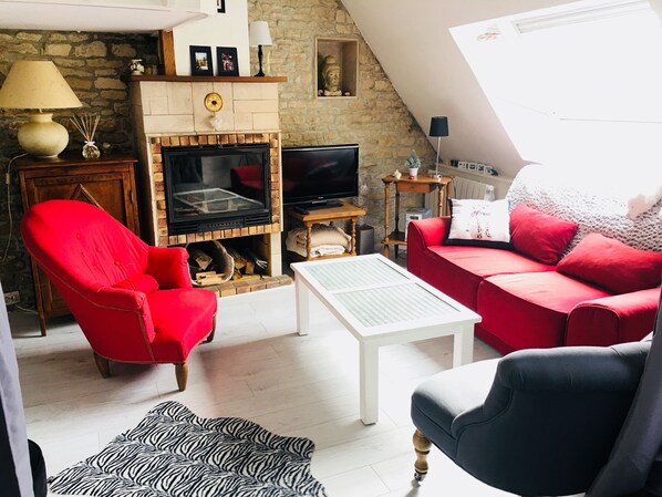 Fernseher, Kamin, DVD-Player, Stereoanlage