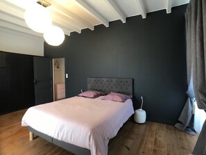 4 chambres, fer et planche à repasser, Wi-Fi gratuit, draps fournis