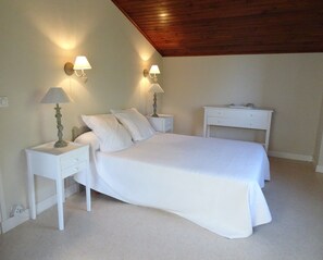 2 habitaciones, tabla de planchar con plancha, internet y ropa de cama 