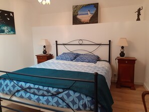 3 bedrooms, desk, iron/ironing board, free WiFi