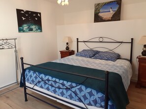 3 bedrooms, in-room safe, desk, iron/ironing board