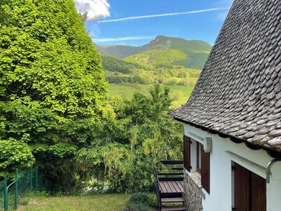 Traditional chalet 2mn from Super Lioran, ideal for your mountain vacations