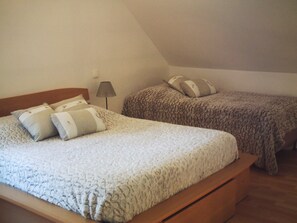 1 chambre, fer et planche à repasser, lit parapluie, Wi-Fi gratuit