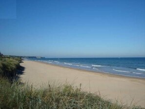 Plage à proximité, chaises longues