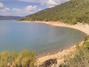 Una playa cerca