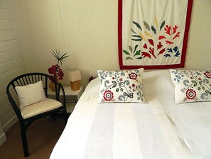 3 habitaciones, tabla de planchar con plancha, wifi y ropa de cama